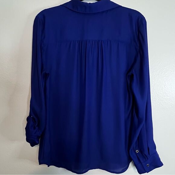 Chicos Top Silky Chic Size 1 (M 8)  Blue Roll-tab Sleeve Button Down Shirt - Picture 7 of 8